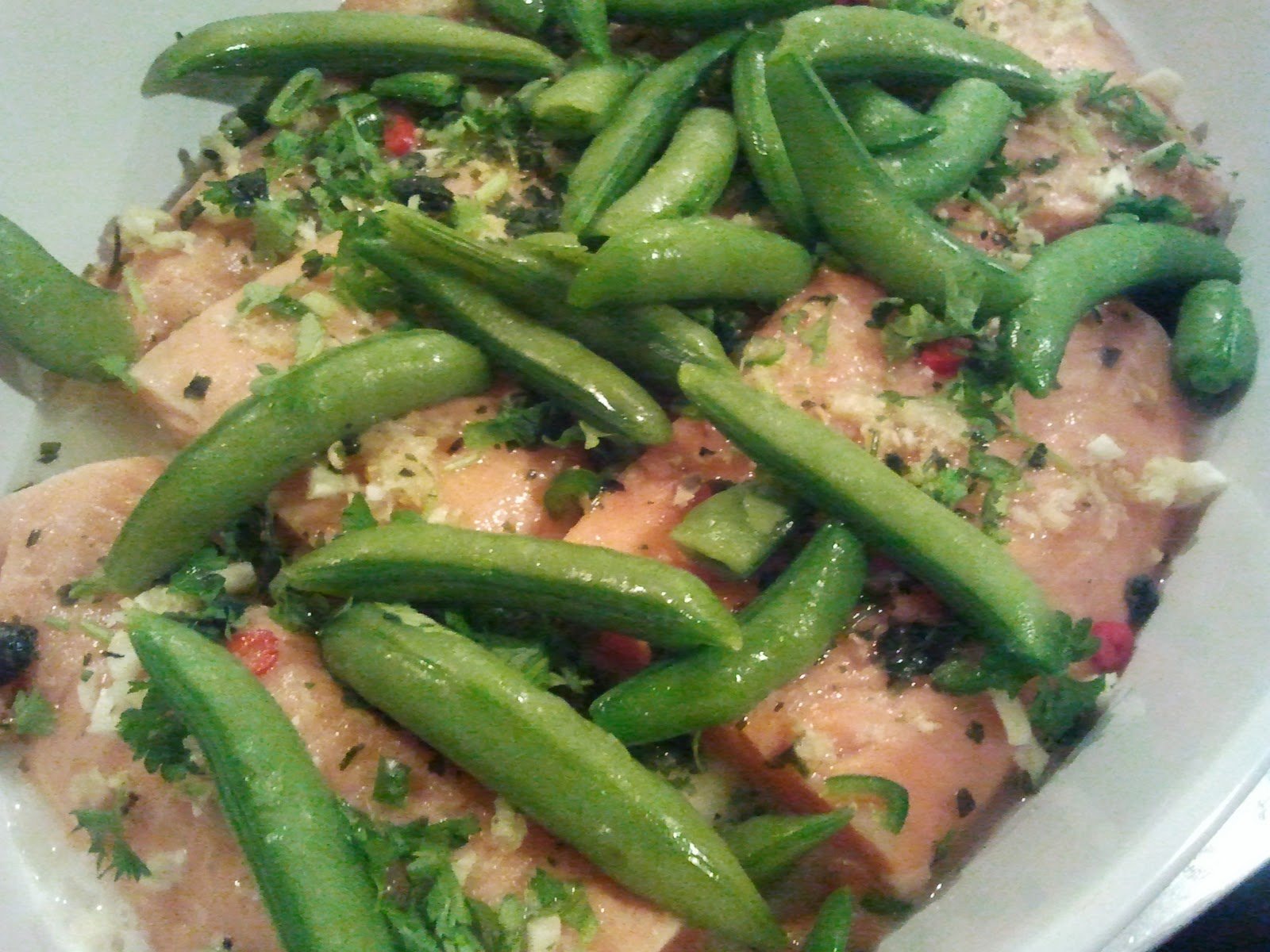 Lime-, koriander- og chilimarineret laks i kokos